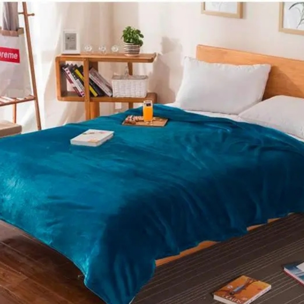 Elegant Teal Blanket for Cozy Home Bedding